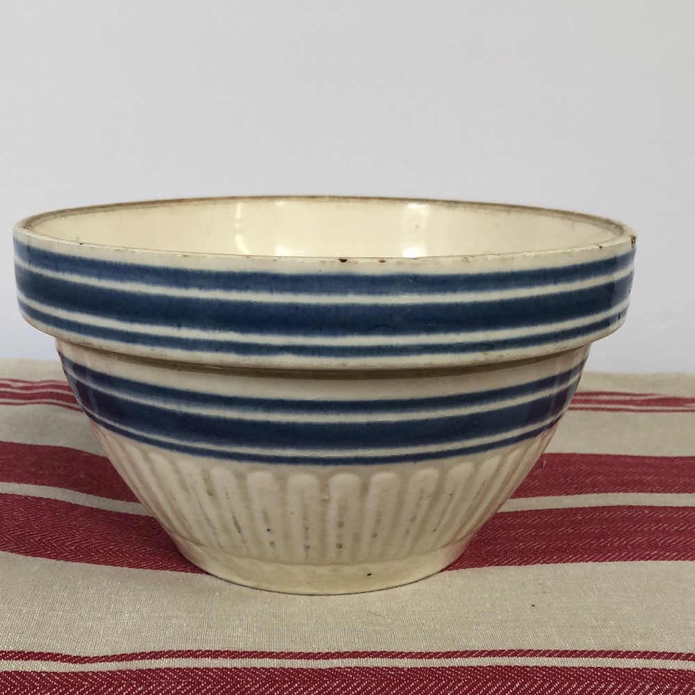 Vintage blue ring mixing bowl